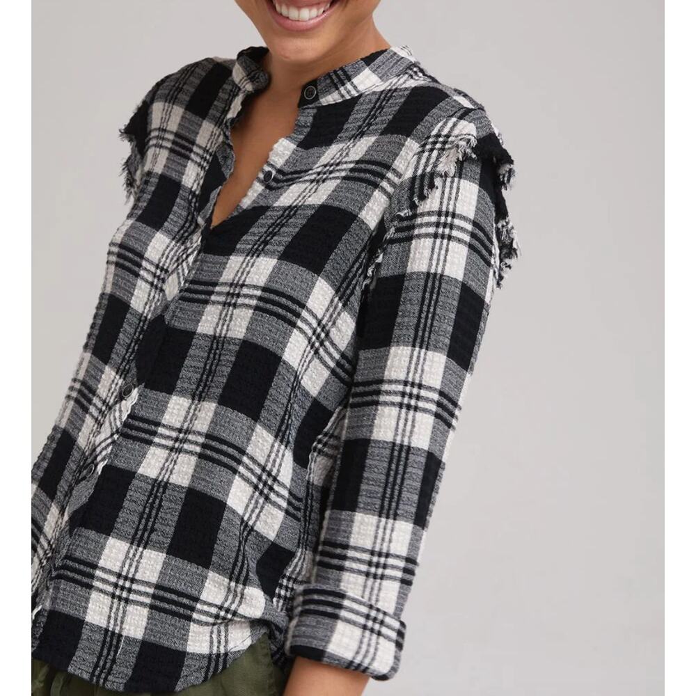 BELLA DAHL Long Sleeve Frayed Ruffle Button Down Top in Highland Peak Blk/Wht L
